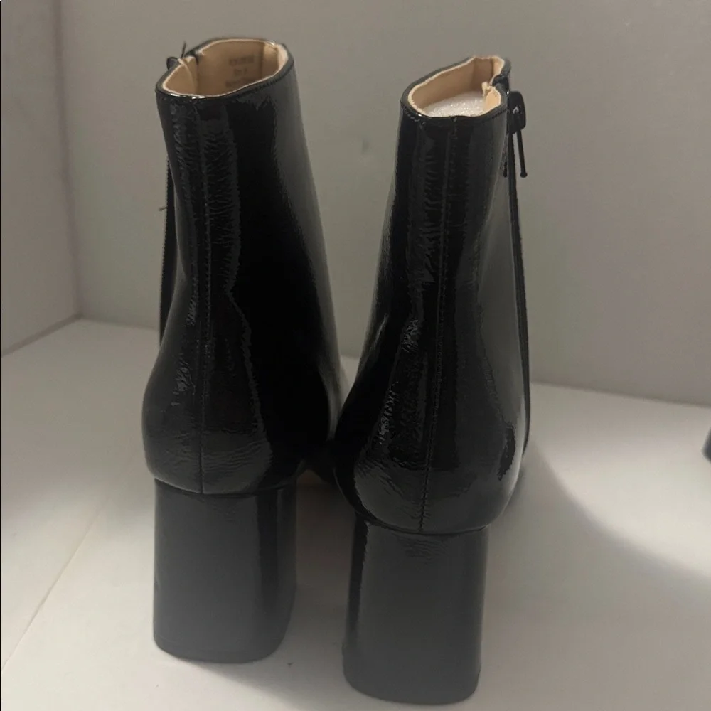 Journee Collection Glossy Black Ankle Booties size 8